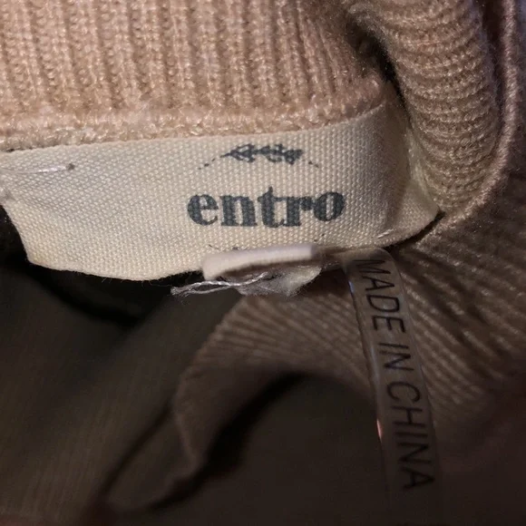 Entro leopard print sweater size large with high side slits - Picture 7 of 9